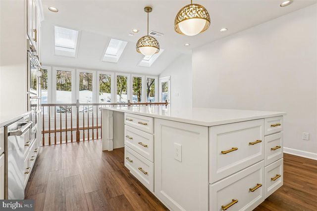 1608 AERIE LN, Mclean, VA 22101