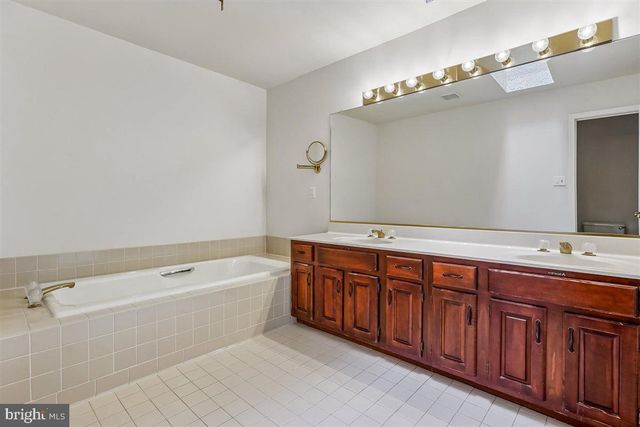 1608 AERIE LN, Mclean, VA 22101