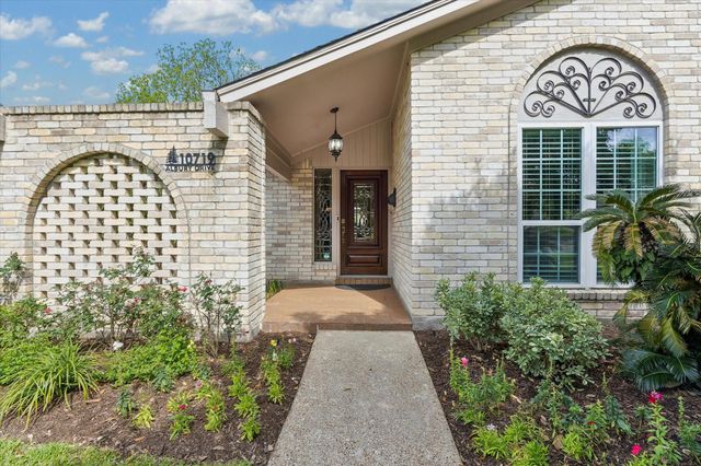 10719 Albury Drive, Houston, TX 77096