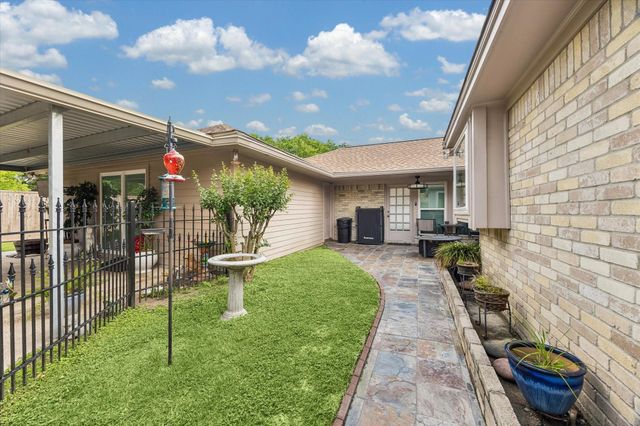 10719 Albury Drive, Houston, TX 77096