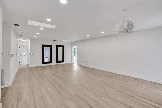 19710 NE 23rd Ave, Miami, FL 33180