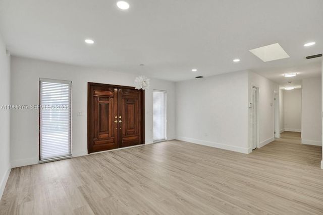 19710 NE 23rd Ave, Miami, FL 33180