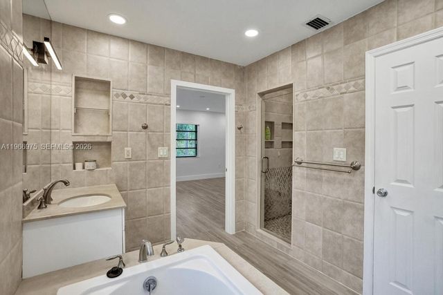 19710 NE 23rd Ave, Miami, FL 33180