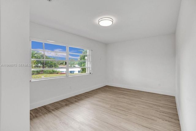 19710 NE 23rd Ave, Miami, FL 33180