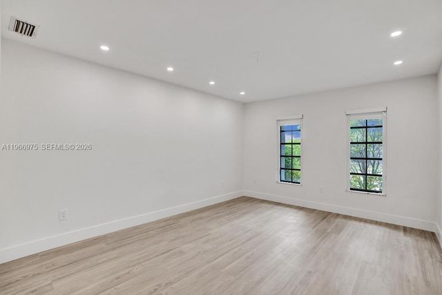 19710 NE 23rd Ave, Miami, FL 33180