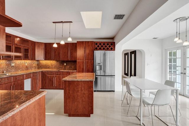 19710 NE 23rd Ave, Miami, FL 33180