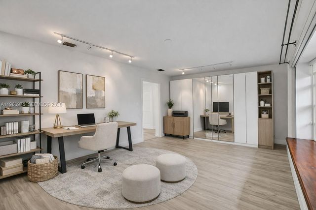 19710 NE 23rd Ave, Miami, FL 33180