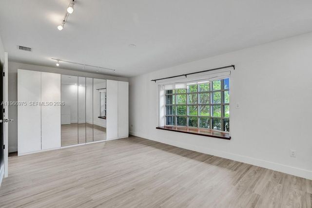 19710 NE 23rd Ave, Miami, FL 33180