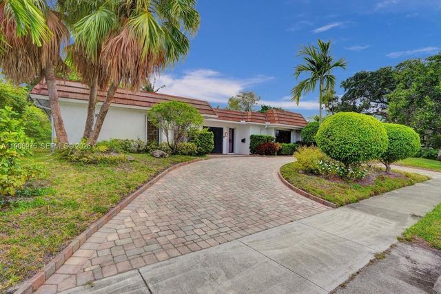 19710 NE 23rd Ave, Miami, FL 33180