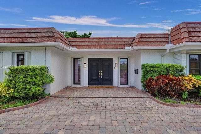 19710 NE 23rd Ave, Miami, FL 33180