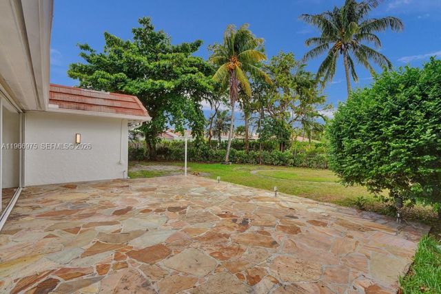 19710 NE 23rd Ave, Miami, FL 33180