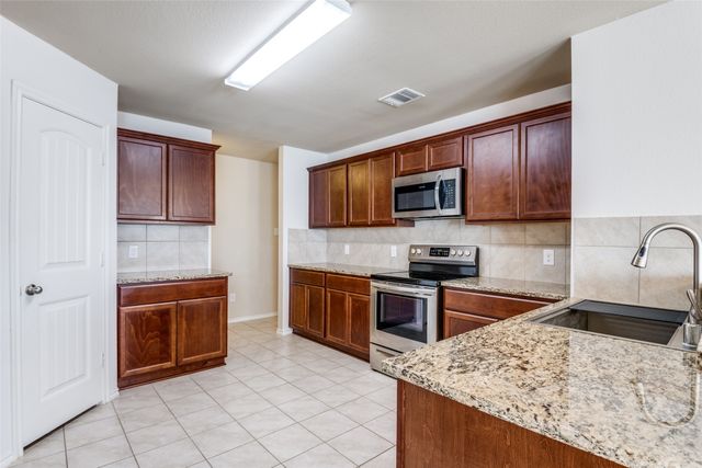 1056 Decker Drive, Fate, TX 75189