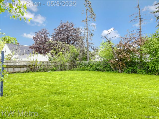 13631 Kingston Street, Oak Park, MI 48237