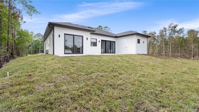 3335 66th AVE NE, Naples, FL 34120