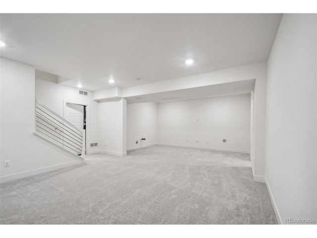 9989 Victor St, Commerce City, CO 80022