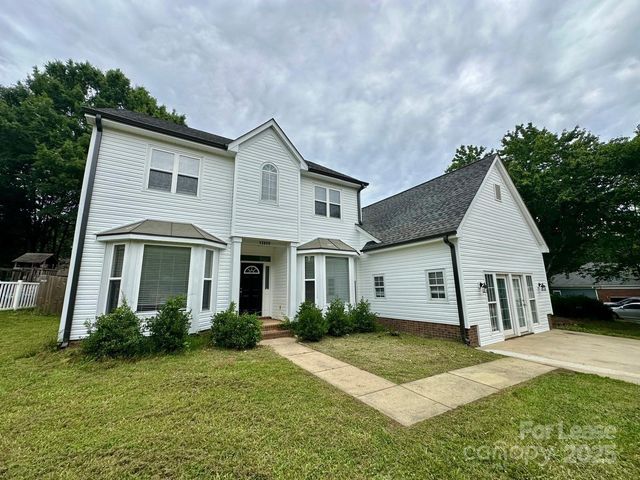 13809 Stephendale Drive, Charlotte, NC 28273