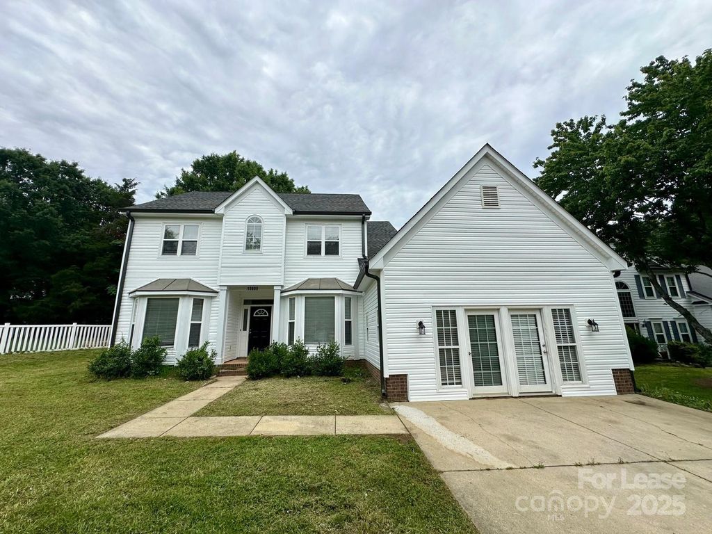 13809 Stephendale Drive, Charlotte, NC 28273