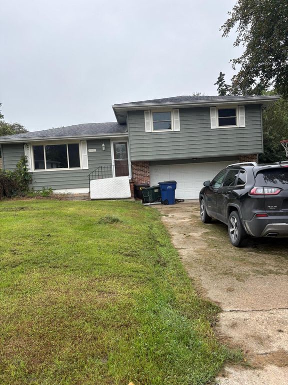 19808 BEVERLY MANOR Lane, Council Bluffs, IA 51503