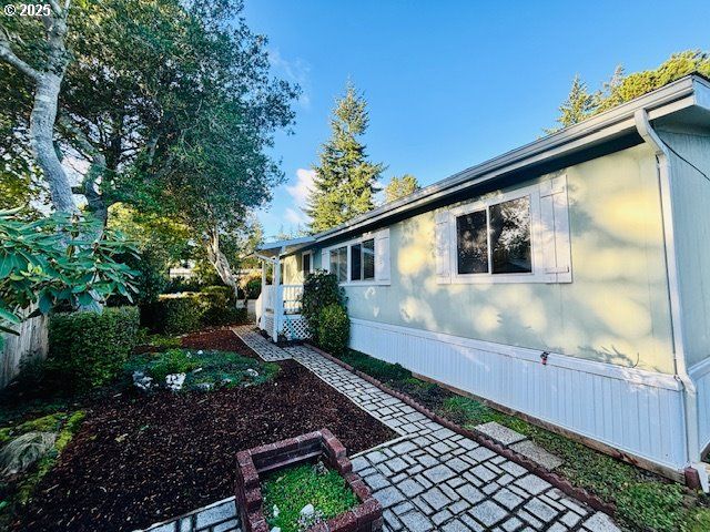 179 OUTER Dr, Florence, OR 97439