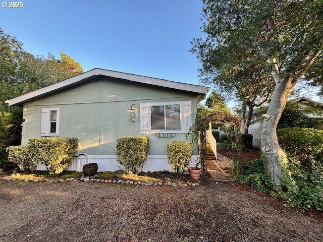 179 OUTER Dr, Florence, OR 97439