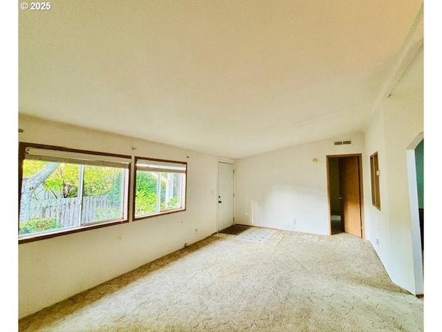 179 OUTER Dr, Florence, OR 97439