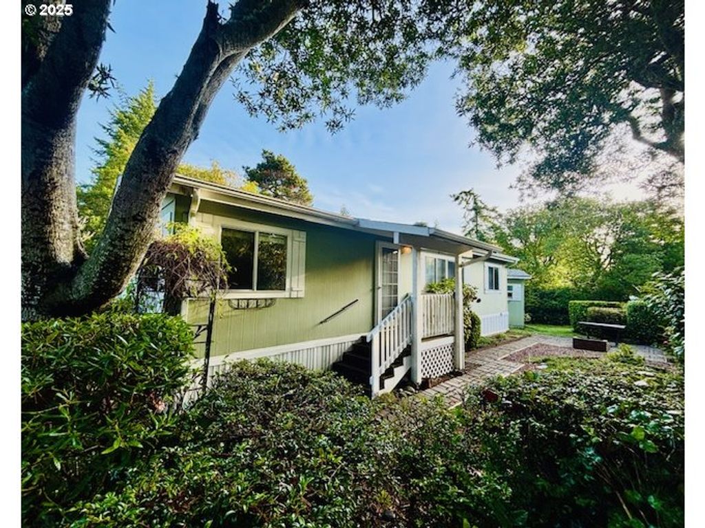 179 OUTER Dr, Florence, OR 97439