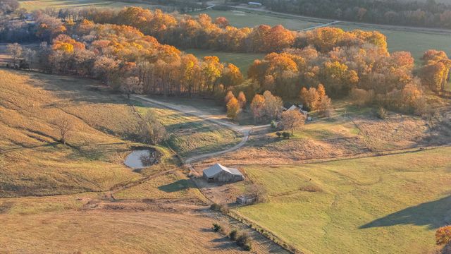 60 Groce Rd, Fayetteville, TN 37334