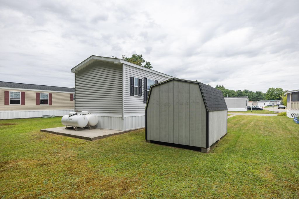 72 Village Drive, Lewiston, ME 04240 — photo 4