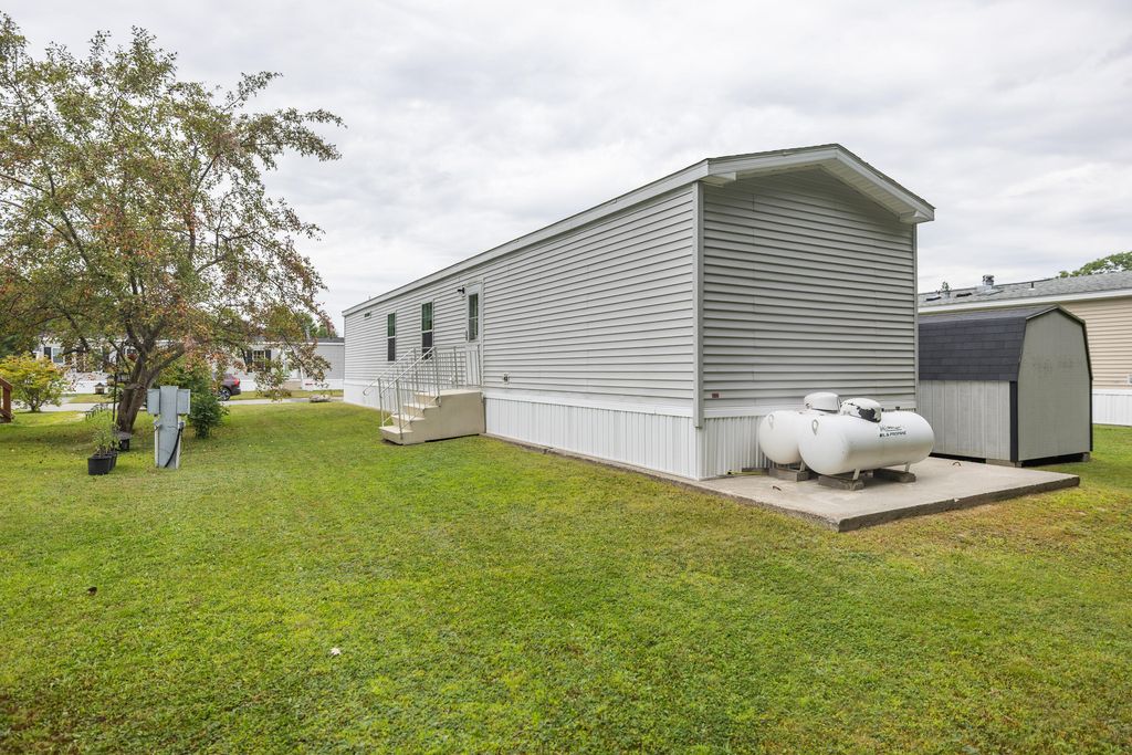 72 Village Drive, Lewiston, ME 04240 — photo 5