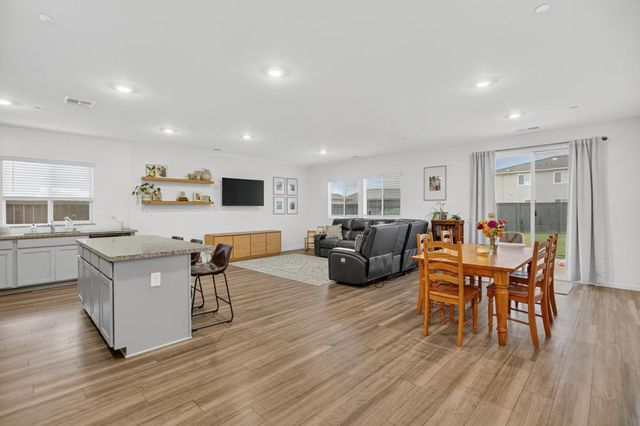 2036 Bacall Ct, Olivehurst, CA 95961