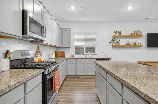 2036 Bacall Ct, Olivehurst, CA 95961