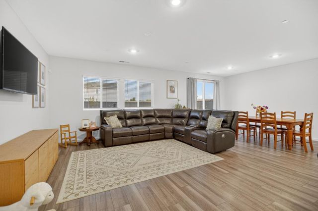 2036 Bacall Ct, Olivehurst, CA 95961