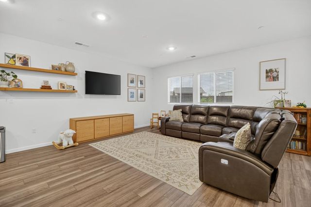 2036 Bacall Ct, Olivehurst, CA 95961