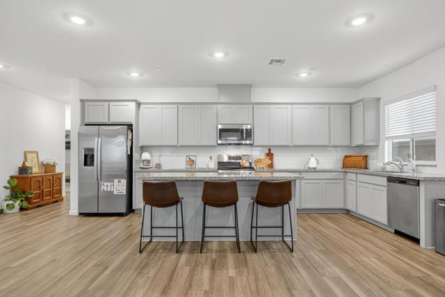 2036 Bacall Ct, Olivehurst, CA 95961