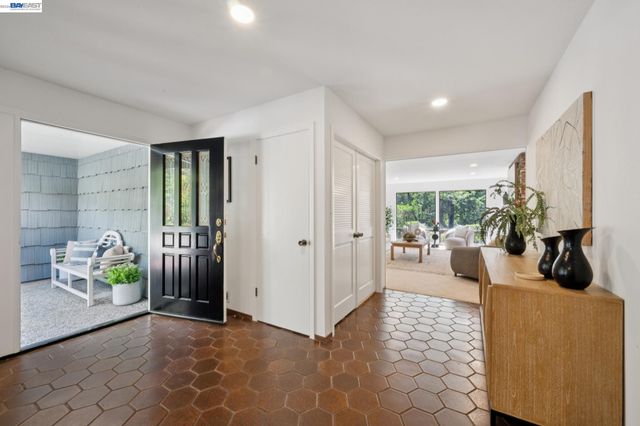 68 LAMBETH SQ, Moraga, CA 94556