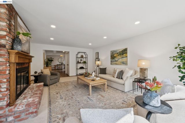 68 LAMBETH SQ, Moraga, CA 94556