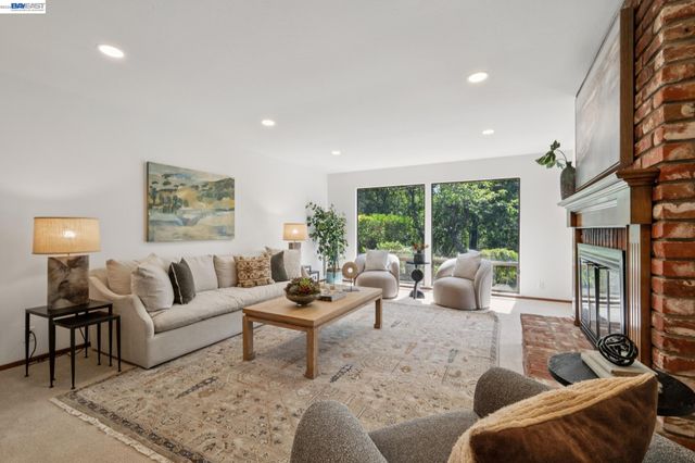 68 LAMBETH SQ, Moraga, CA 94556