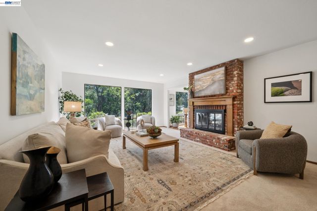 68 LAMBETH SQ, Moraga, CA 94556