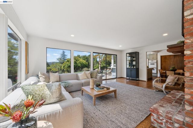 68 LAMBETH SQ, Moraga, CA 94556