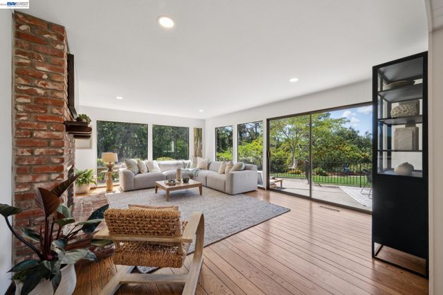 68 LAMBETH SQ, Moraga, CA 94556