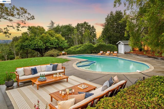 68 LAMBETH SQ, Moraga, CA 94556