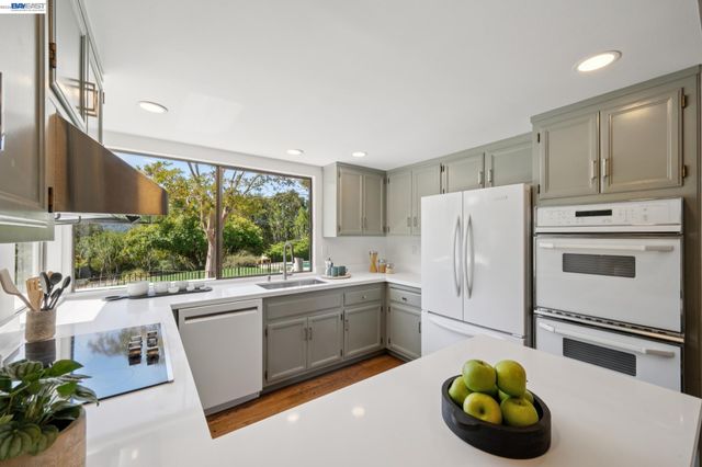 68 LAMBETH SQ, Moraga, CA 94556