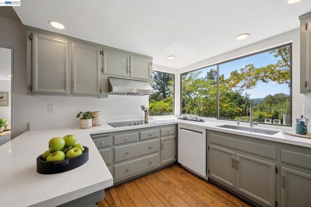 68 LAMBETH SQ, Moraga, CA 94556