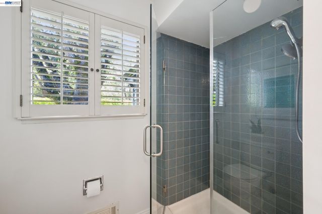 68 LAMBETH SQ, Moraga, CA 94556