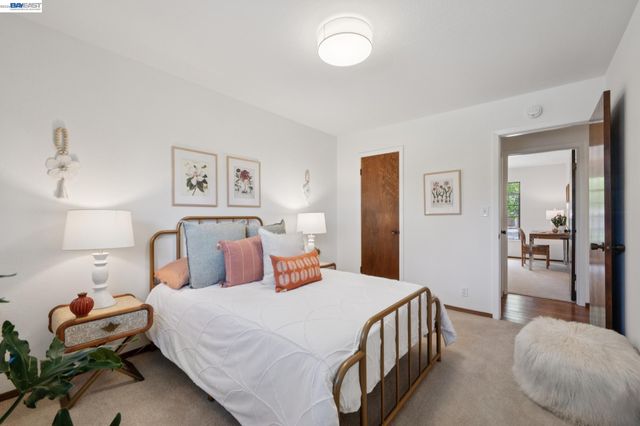 68 LAMBETH SQ, Moraga, CA 94556