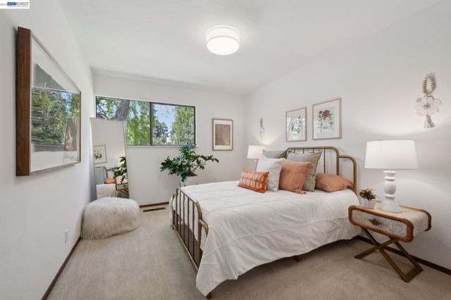 68 LAMBETH SQ, Moraga, CA 94556