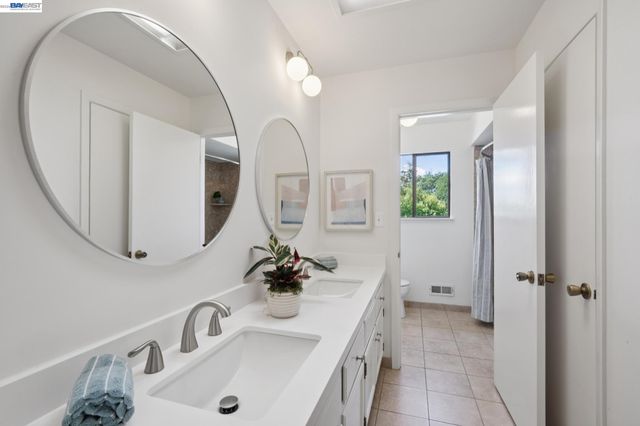 68 LAMBETH SQ, Moraga, CA 94556