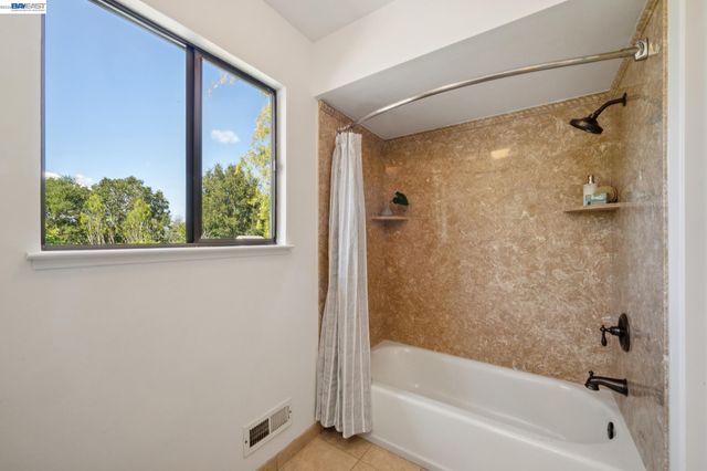 68 LAMBETH SQ, Moraga, CA 94556
