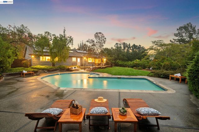 68 LAMBETH SQ, Moraga, CA 94556