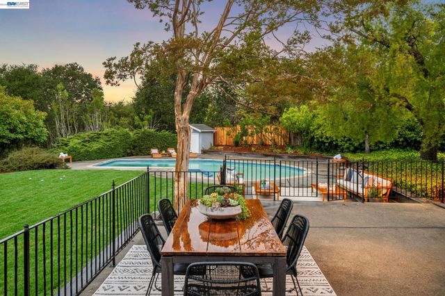 68 LAMBETH SQ, Moraga, CA 94556